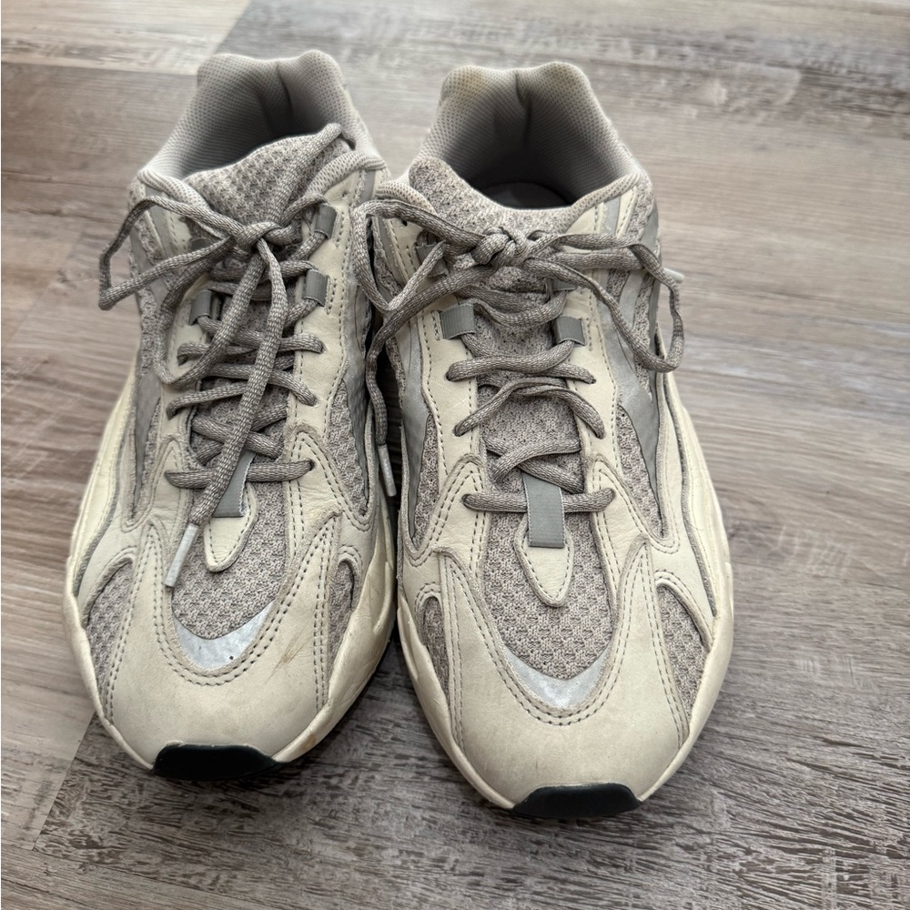 Yeezy boost 700 V2